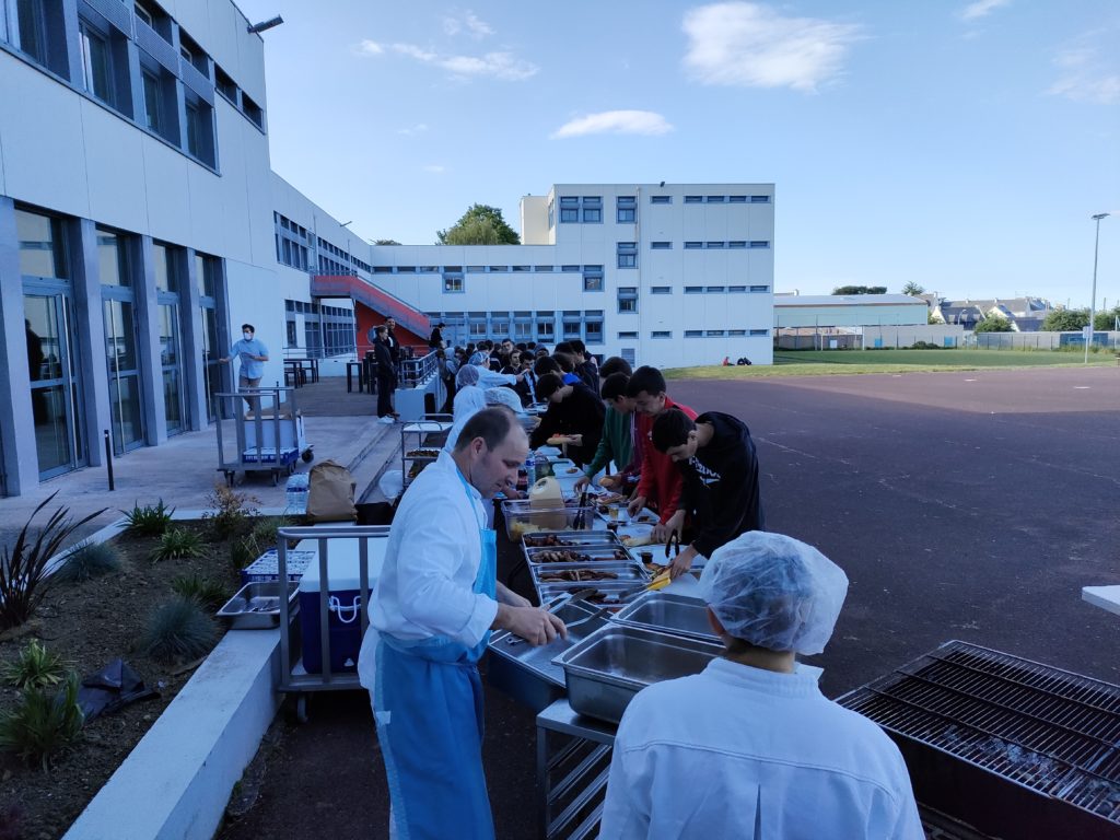 Chaptal Barbecue Pour Les Internes Lyc E Chaptal Saint Brieuc